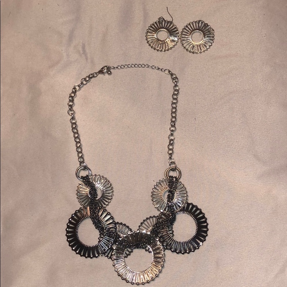 Necklace earring set
